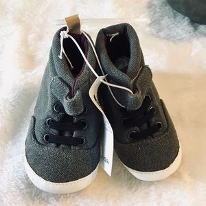 Old Navy high too baby shoes
